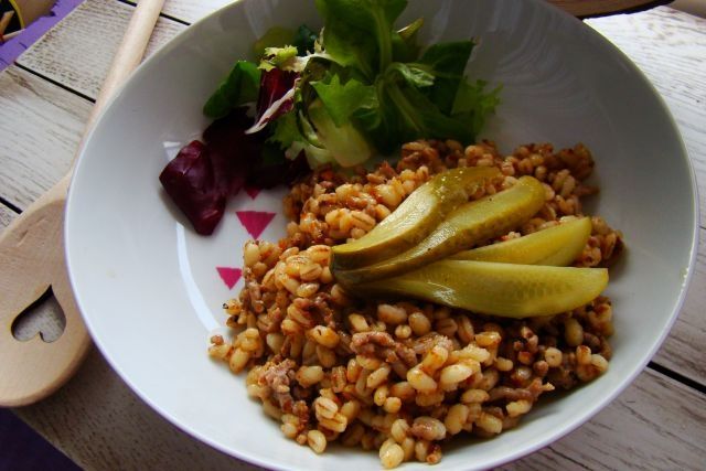 Kasza jęczmienna z pomidorami i mięsem   Kasza jęczmienna z pomidorami i mięsem