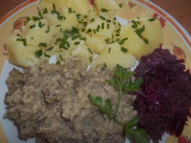 Kasza jęczmienna z rybą i pieczarkami  Kasza jęczmienna z rybą i pieczarkami