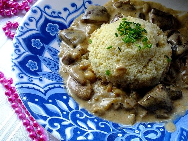 Kasza kuskus w sosie z podgrzybków