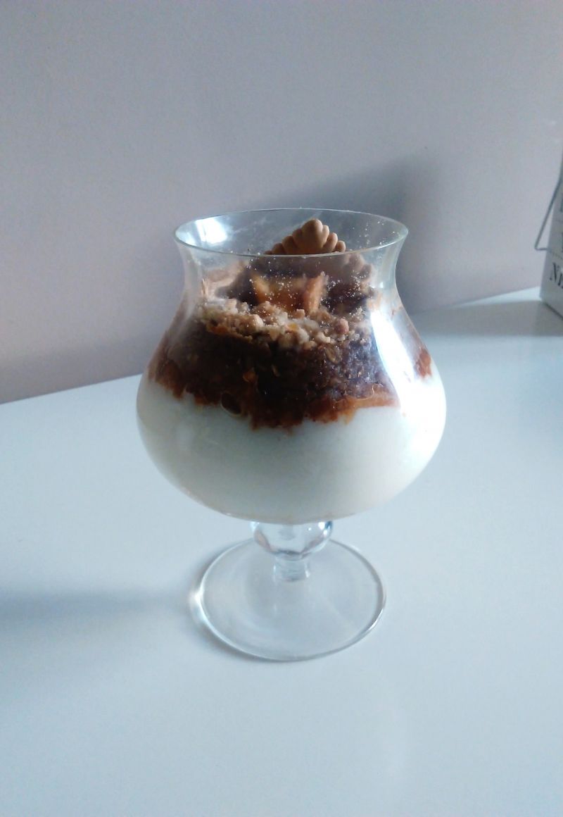 Kasza manna z musem brzoskwiniowym i ciasteczkami