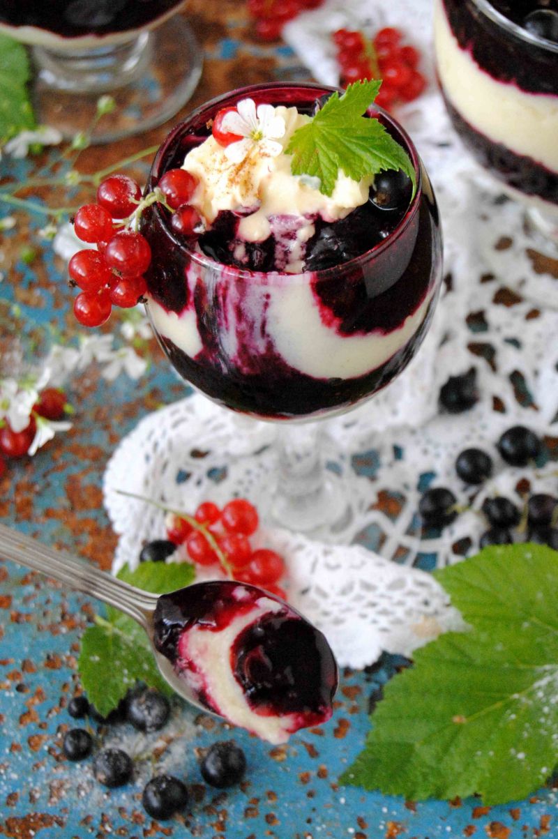 Kasza manna z porzeczkowym kisielem