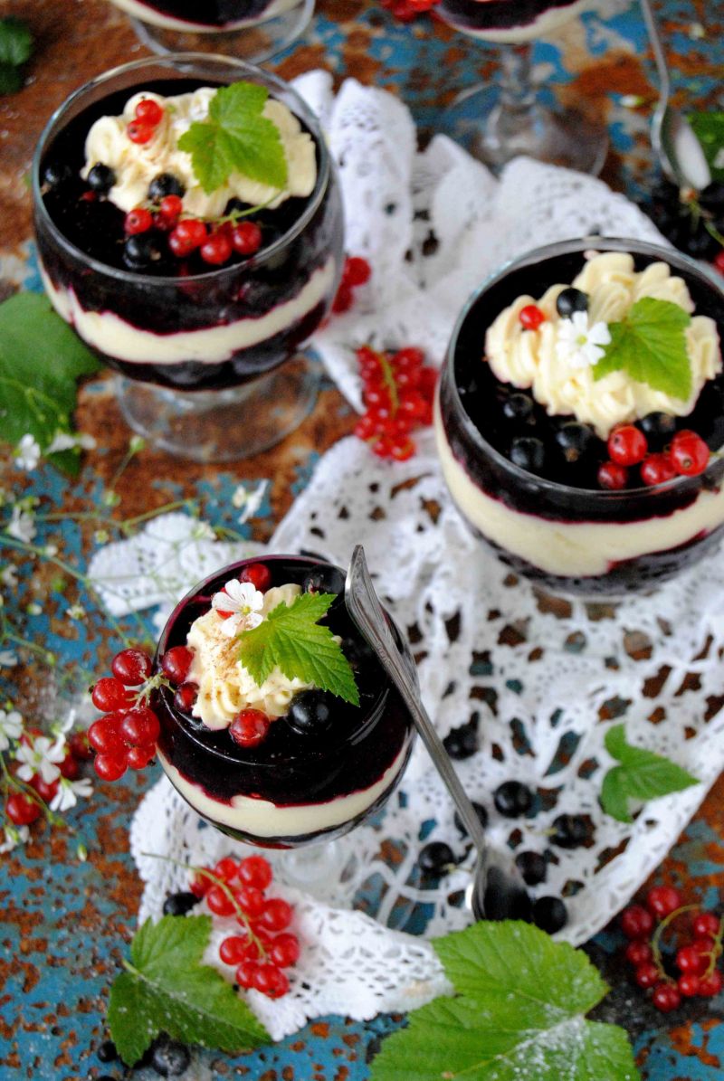 Kasza manna z porzeczkowym kisielem