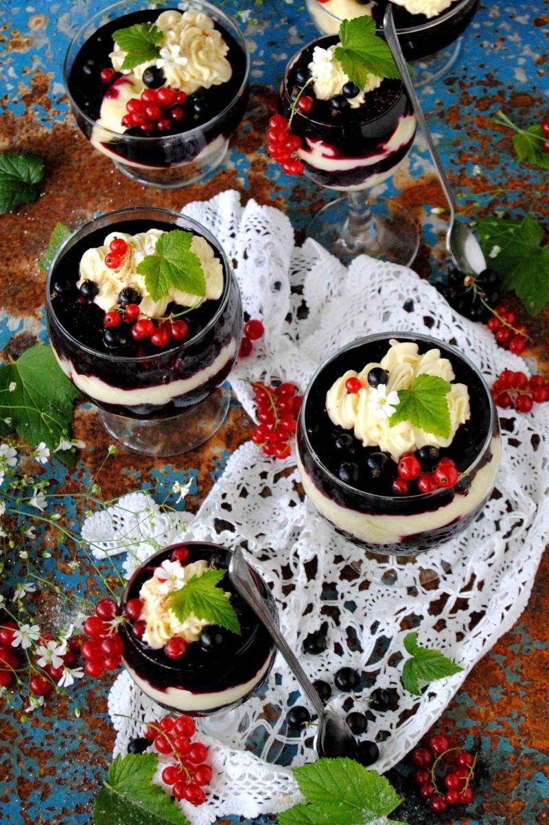 Kasza manna z porzeczkowym kisielem