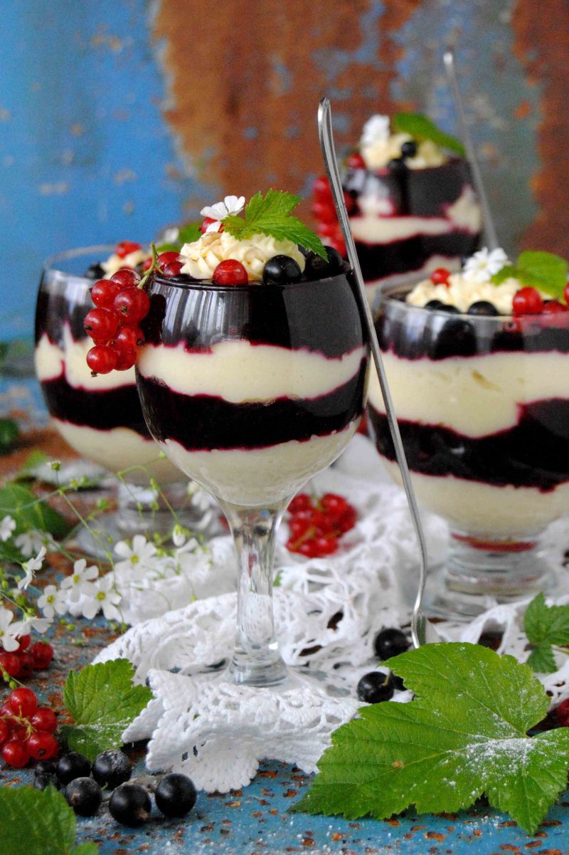 Kasza manna z porzeczkowym kisielem