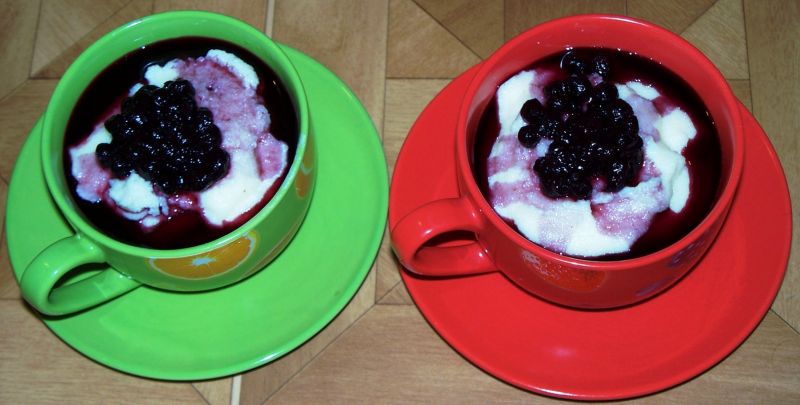 Kasza manna z sokiem jagodowym Kasza manna z sokiem jagodowym