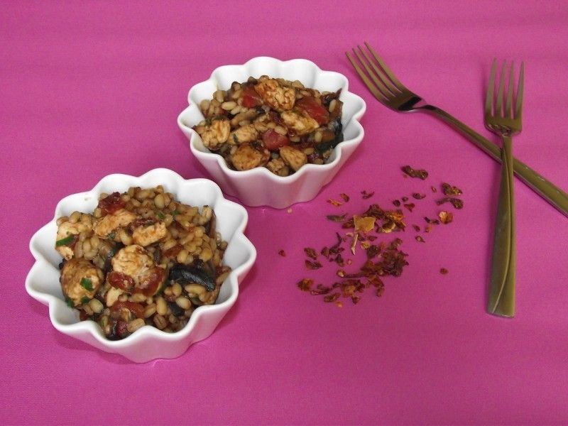 Kasza pęczak z indykiem w płatkach pomidorowych 