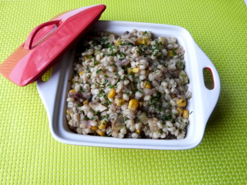 Kasza pęczak z kukurydzą i pieczarkami