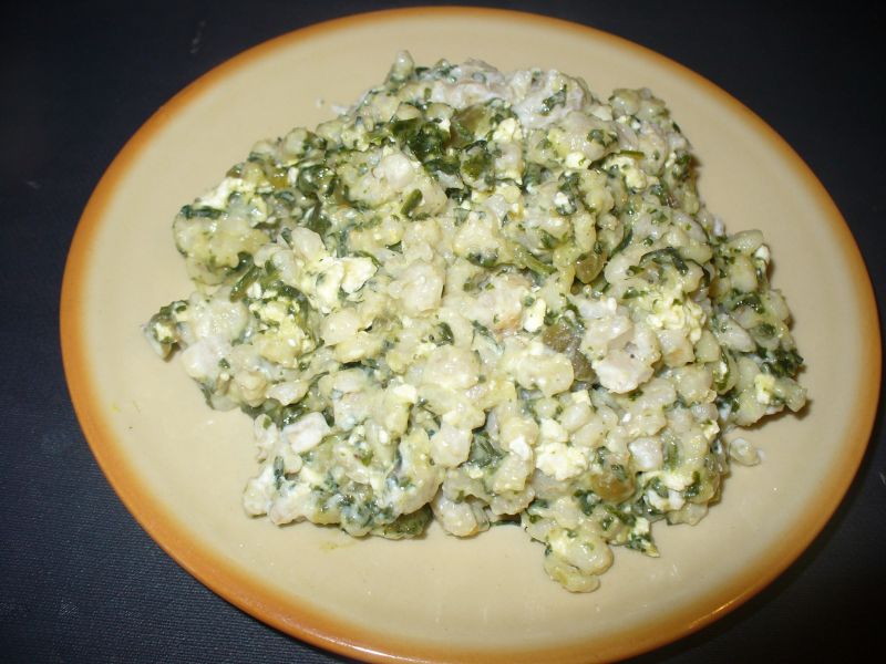 Kasza pęczak z serem i szpinakiem Kasza pęczak z serem i szpinakiem