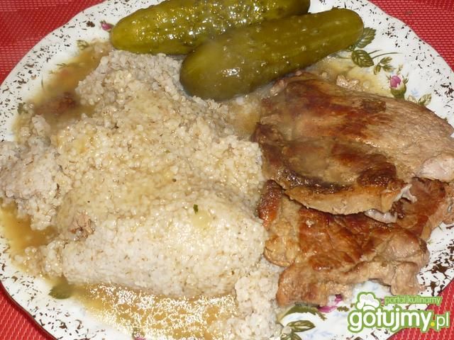 Kasza z karkówką i sosem