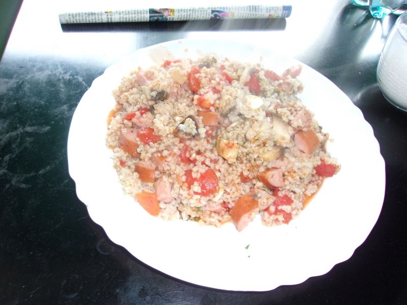 Kasza z kiełbasą i pieczarkami Kasza z kiełbasą i pieczarkami