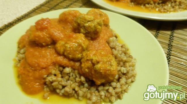 Kasza z klopsikami w pomidorowym sosie