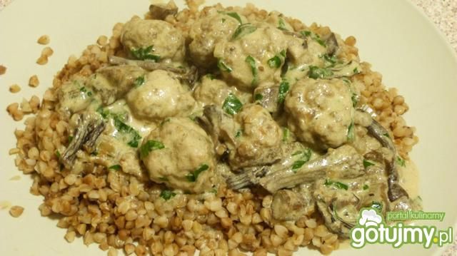 Kasza z klopsikami w sosie grzybowym Kasza z klopsikami w sosie grzybowym