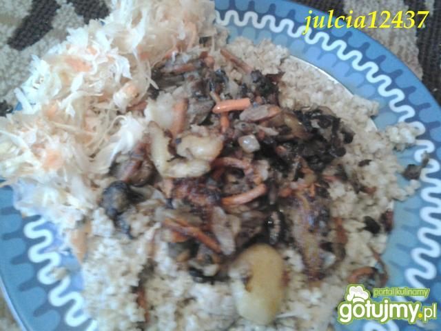 Kasza z podgrzybkami i kapustą kiszoną Kasza z podgrzybkami i kapustą kiszoną