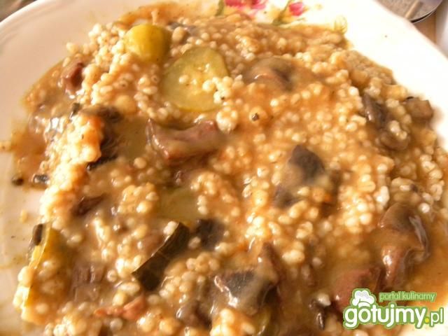 kasza z sosem mięsno-pieczarkowym