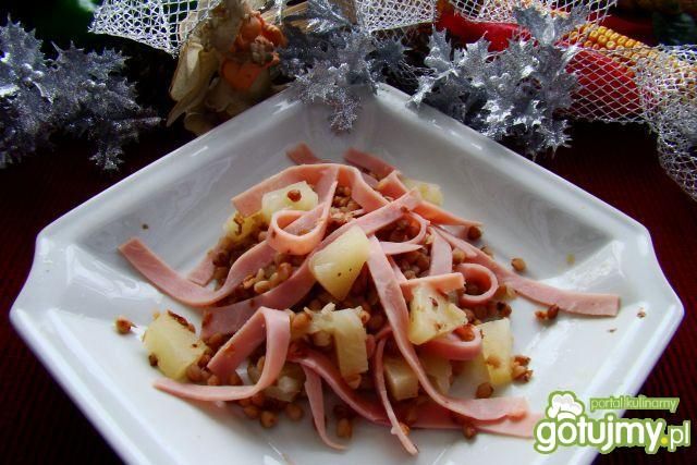 Kasza z wstazkami szynki i ananasem 