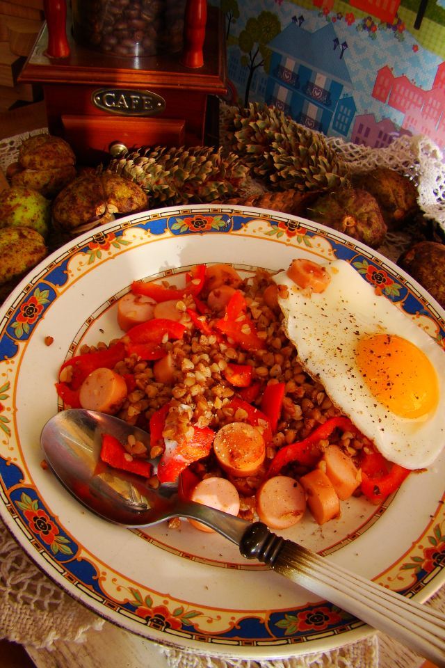 Kaszak gryczany z papryką i parówkami Kaszak gryczany z papryką i parówkami