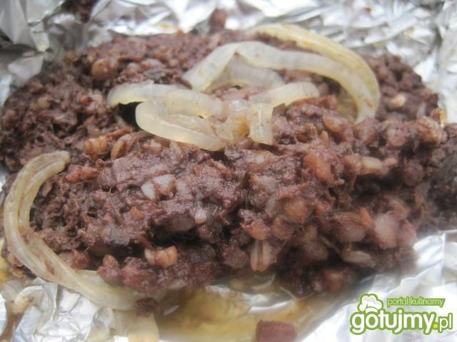 Kaszanka duszona z cebulką na grillu Kaszanka duszona z cebulką na grillu