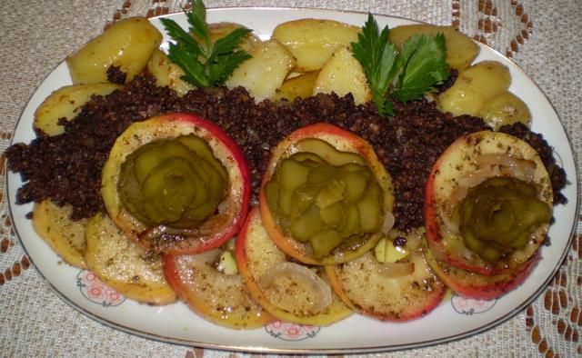 Kaszanka podsmażana z jabłkami na ostro  Kaszanka podsmażana z jabłkami na ostro