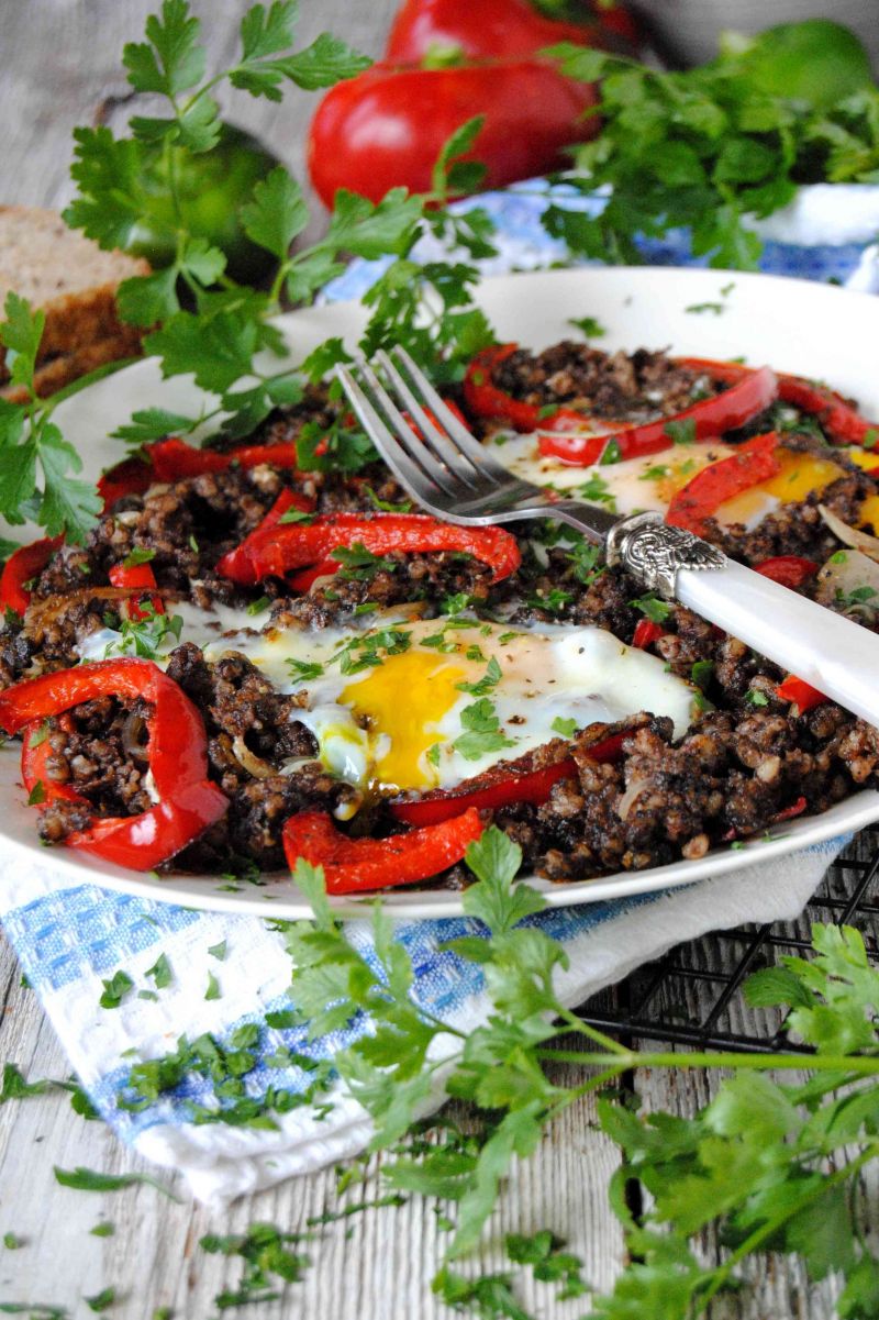 Kaszanka z papryką i jajkiem 