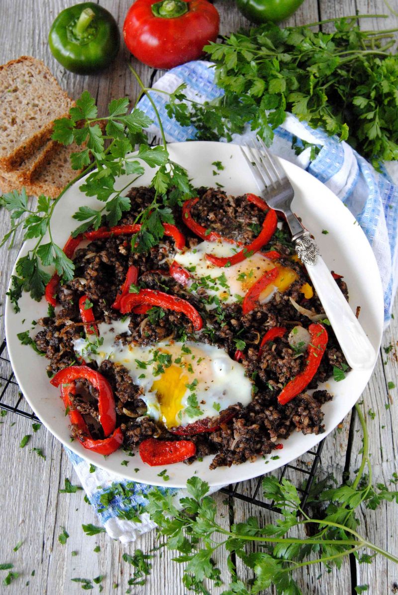 Kaszanka z papryką i jajkiem 