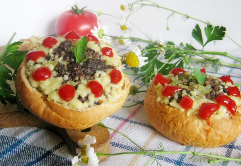 Kaszanka zapiekana w bułce Kaszanka zapiekana w bułce