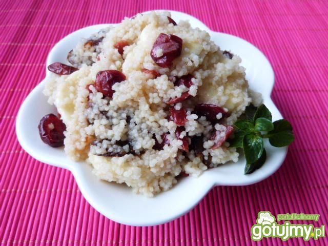 Kaszka kuskus z cynamonem i owocami