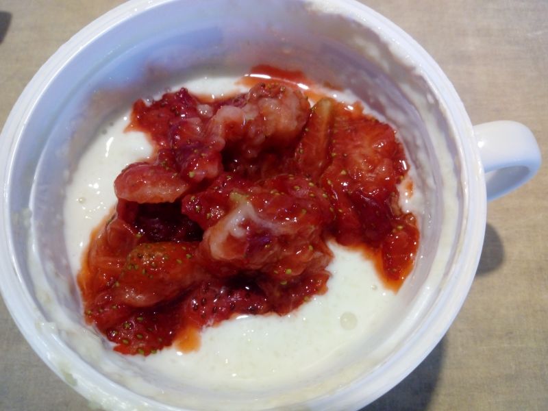 Kaszka manna z truskawkami