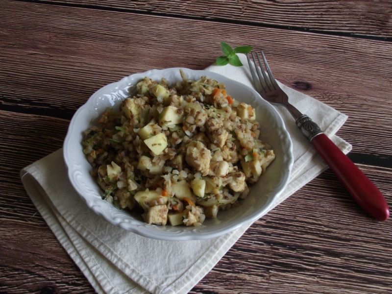 Kaszotto z kurczakiem, cukinią i jabłkiem Kaszotto z kurczakiem, cukinią i jabłkiem