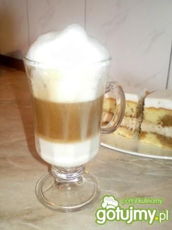 Kawa latte macchiatto Kawa latte macchiatto