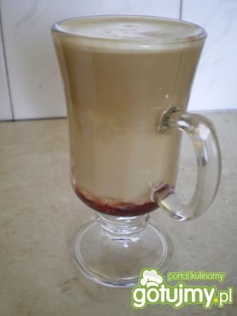 Kawa Latte z syropem malinowym Kawa Latte z syropem malinowym