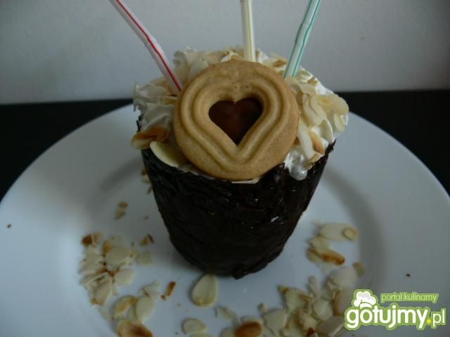 Kawa mrożona w czekoladowym kubeczku Kawa mrożona w czekoladowym kubeczku