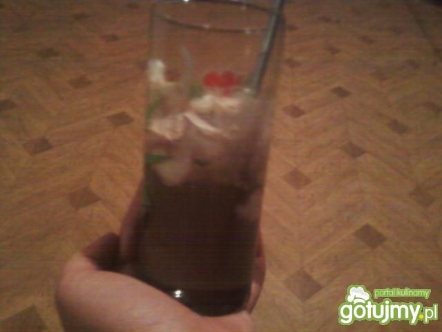 Kawa mrożona z bitą śmietaną Kawa mrożona z bitą śmietaną