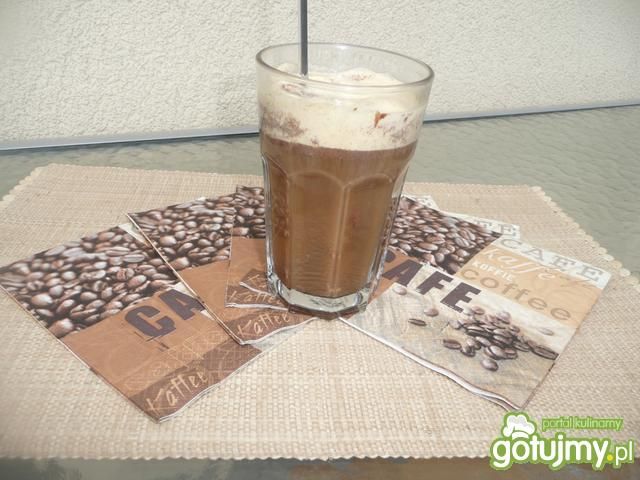 Kawa mrożona z lodem na patyku Kawa mrożona z lodem na patyku