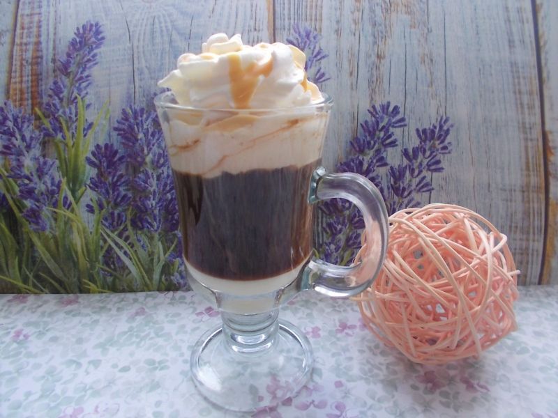 Kawa na zimno podwójnie mleczna