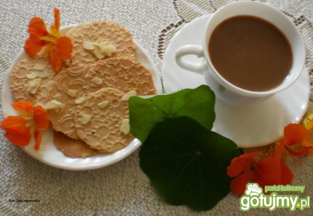 Kawa o zapachu gorzkich migdałów  Kawa o zapachu gorzkich migdałów