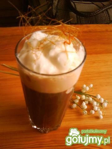 Kawa pod złotą pajęczynką