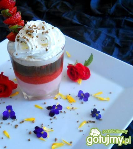 Kawa trio z szaszłykiem truskawkowym Kawa trio z szaszłykiem truskawkowym