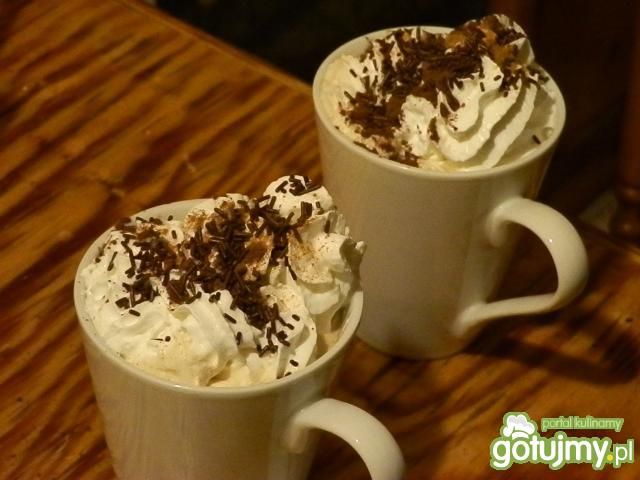 Kawa z bitą śmietaną Kawa z bitą śmietaną