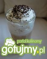 Kawa z bitą śmietanką Kawa z bitą śmietanką