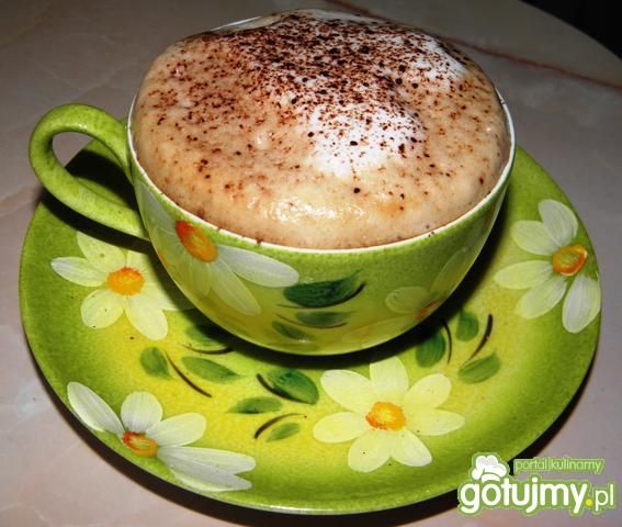 Kawa z kafetierki ze spienionym mlekiem Kawa z kafetierki ze spienionym mlekiem