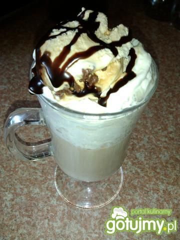 Kawa z lodami i nutą czekolady