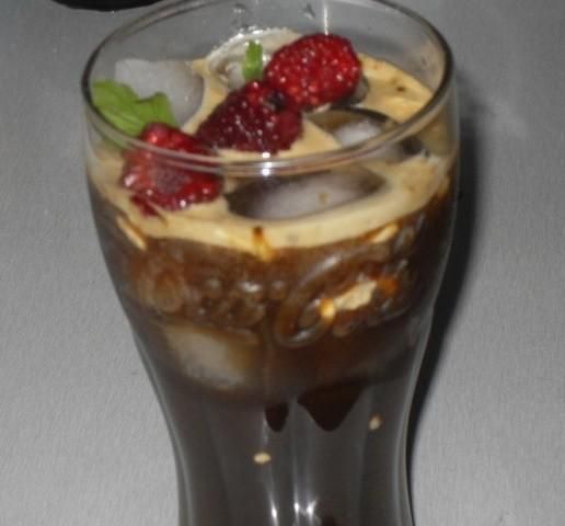  Kawa z malinami i śmietanką