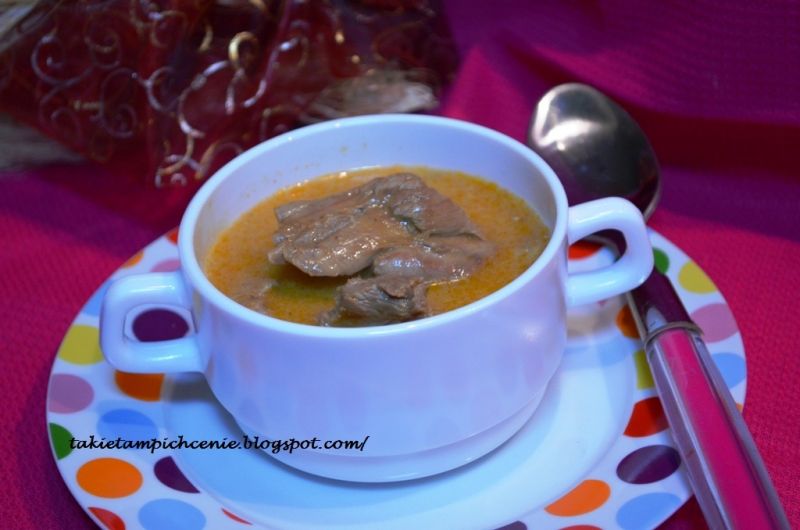 Kawałki indyka w aromatycznym sosie  Kawałki indyka w aromatycznym sosie