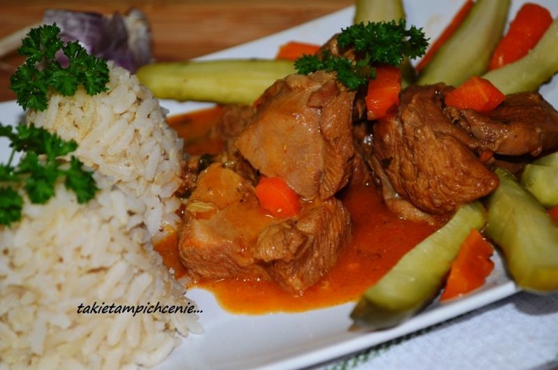 Kawałki indyka w pikantnym sosie