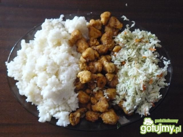 kawałki kurczaka z ryzem kawałki kurczaka z ryzem