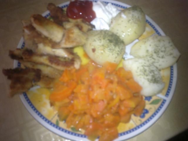 Kawałki piersi z sosem czosnkowym   Kawałki piersi z sosem czosnkowym