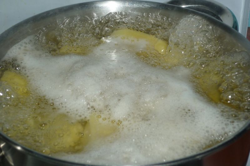 Kawałki ziemniaków pieczone w przyprawach i tymian