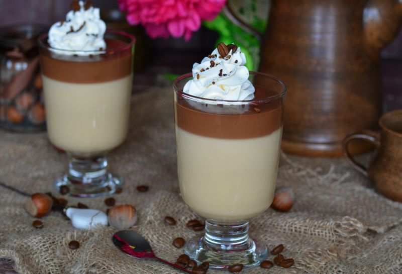 Kawowa panna cotta z musem czekoladowym Kawowa panna cotta z musem czekoladowym