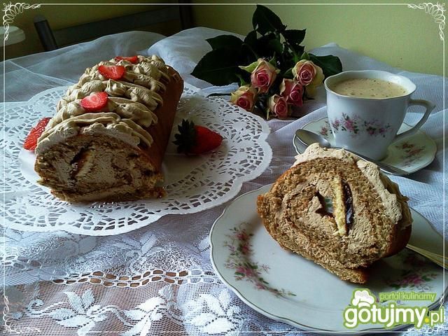 Kawowa rolada na mascarpone z deliacjami Kawowa rolada na mascarpone z deliacjami