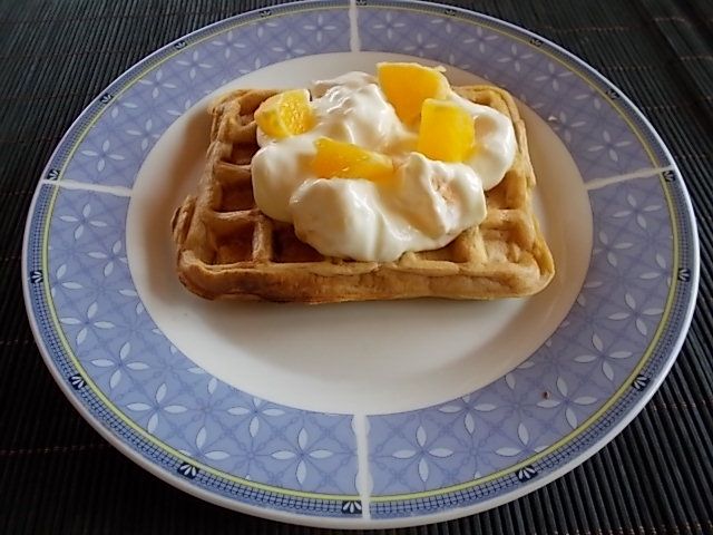 Kawowe gofry z serkiem i pomarańczą